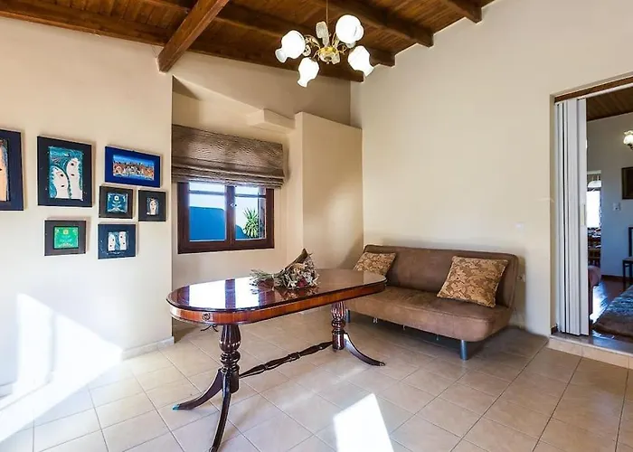 Lefteris Holiday Home